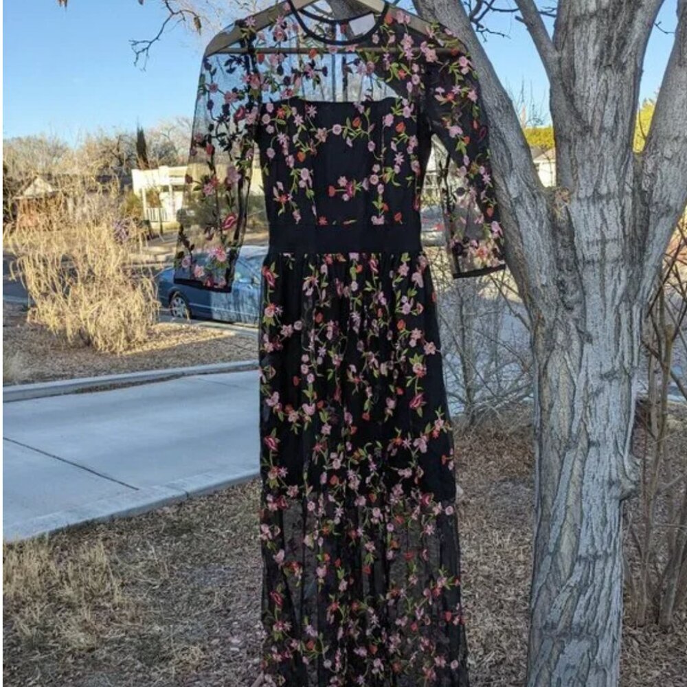 Summer SALE Beautiful Embroidered Floral Dress - Picture 6 of 7